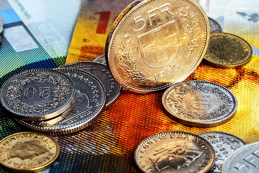Швейцарский франк обвалил евро